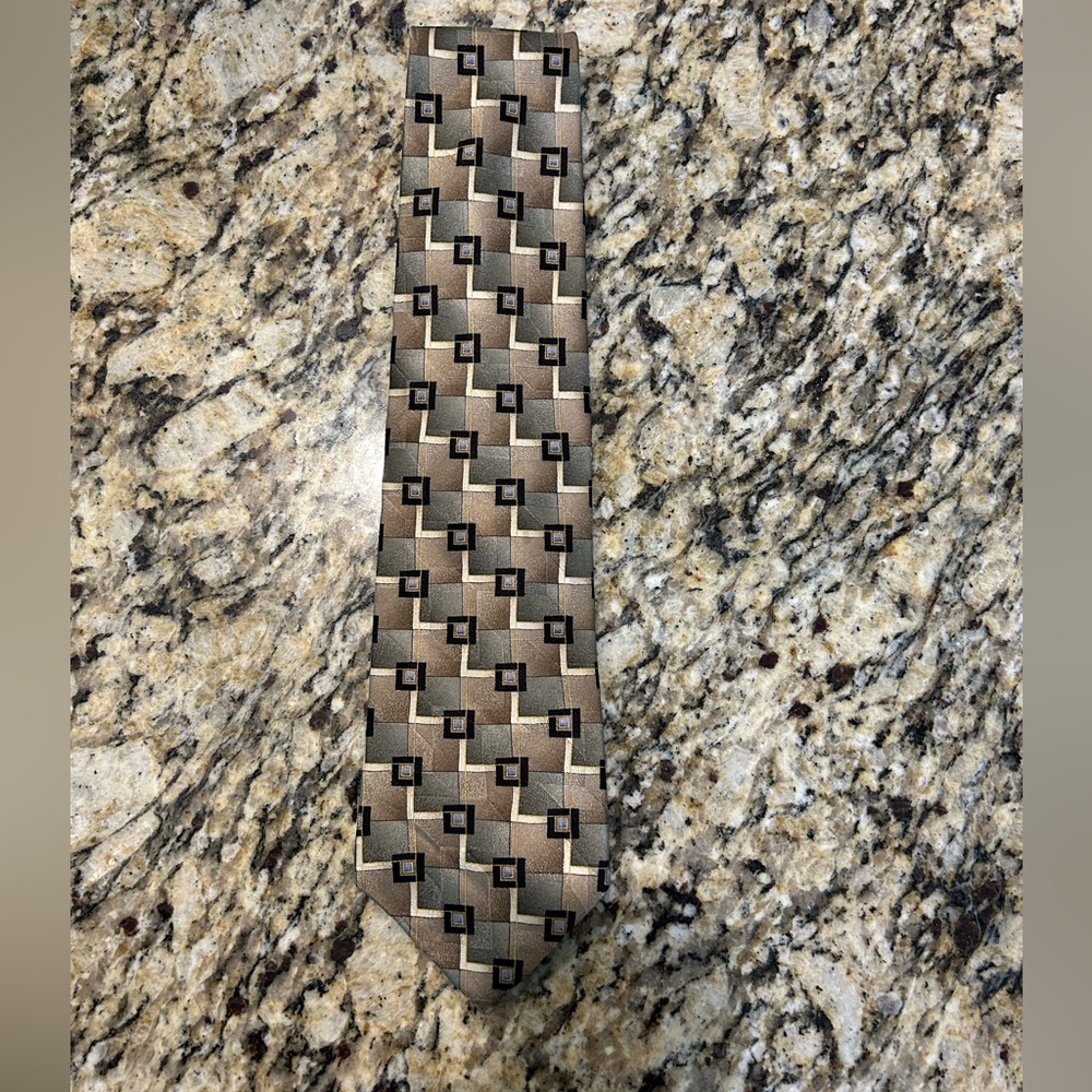 Arrow necktie